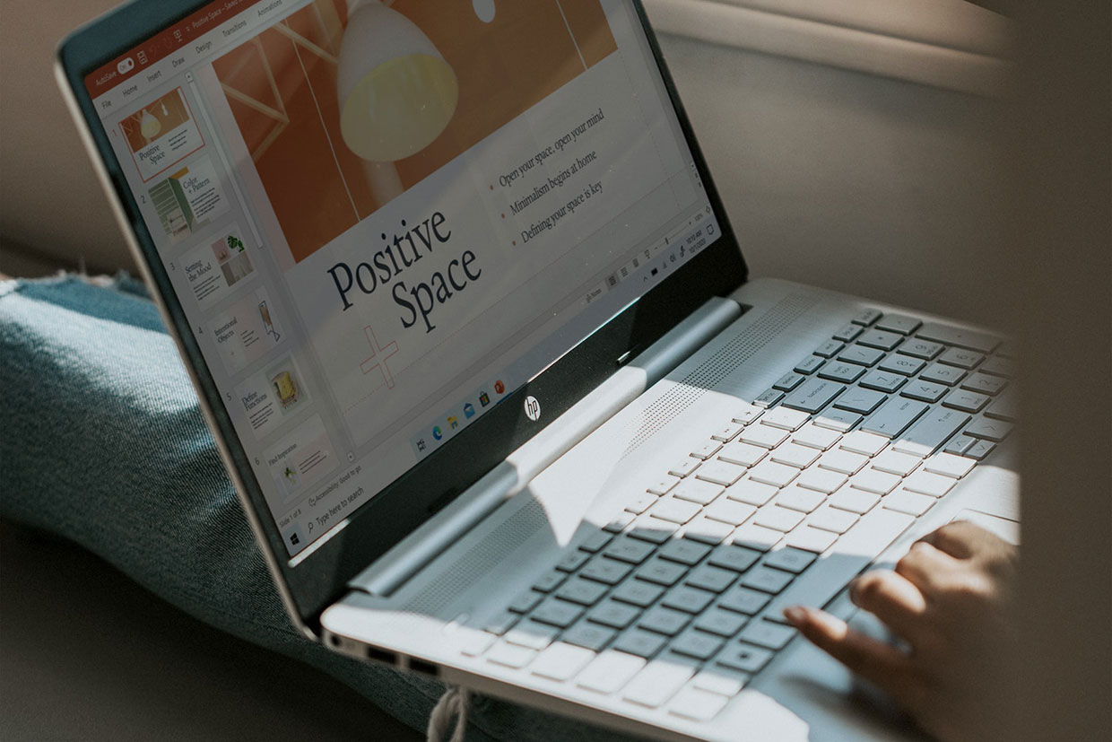 Nam sit amet enim ut laptop