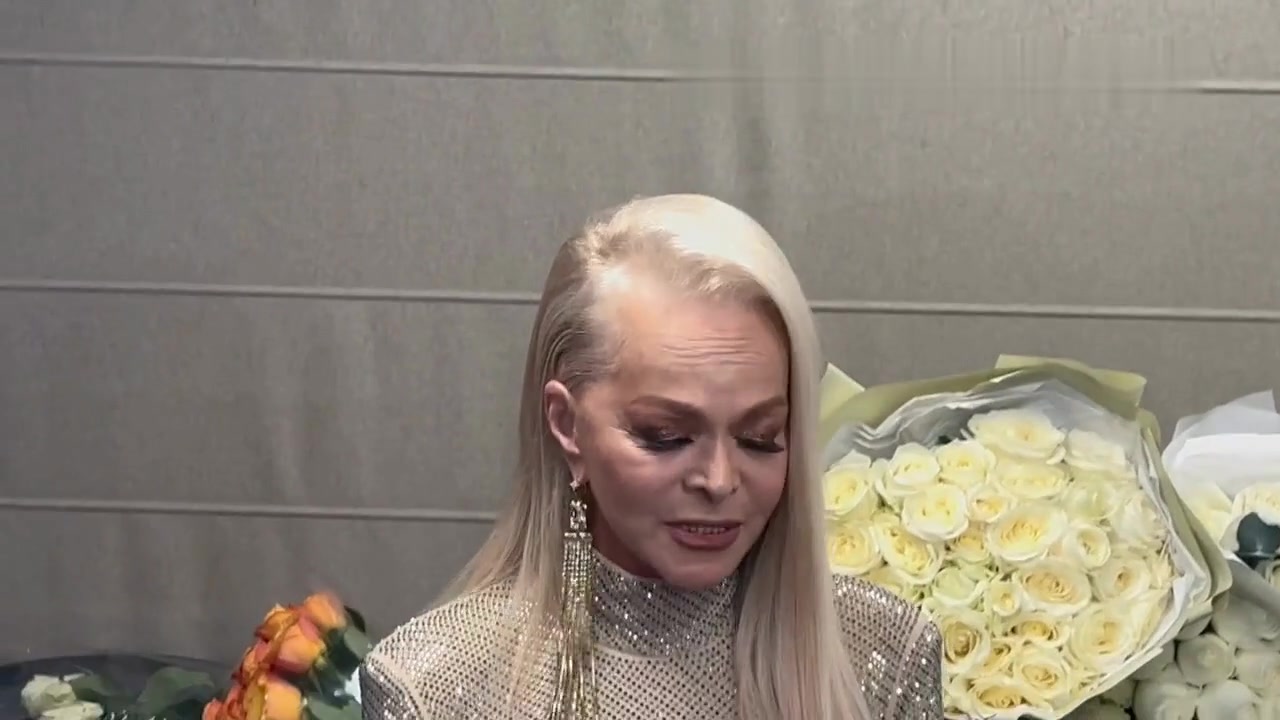 Долина пожаловалась, что снимает квартиру, так как пока ей не хватает денег, чтобы купить жильё 1002496081246 2308