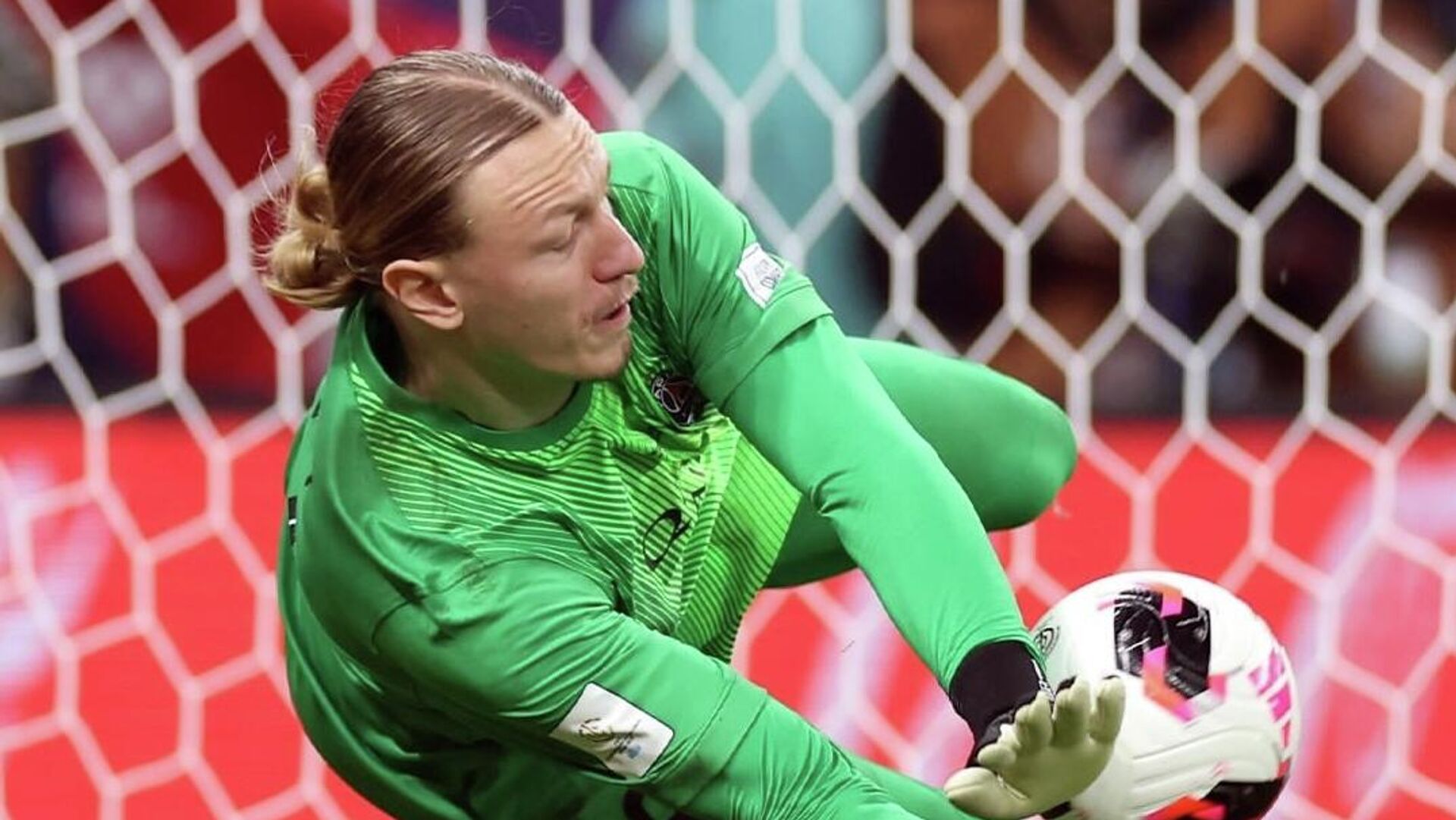 Энрике: Сафонов лучше других вратарей угадывает направление удара при пенальти 2062796113 01461078752 1920x0 80 0 0 8228c2337f9b38b74853bcebf3165193 1