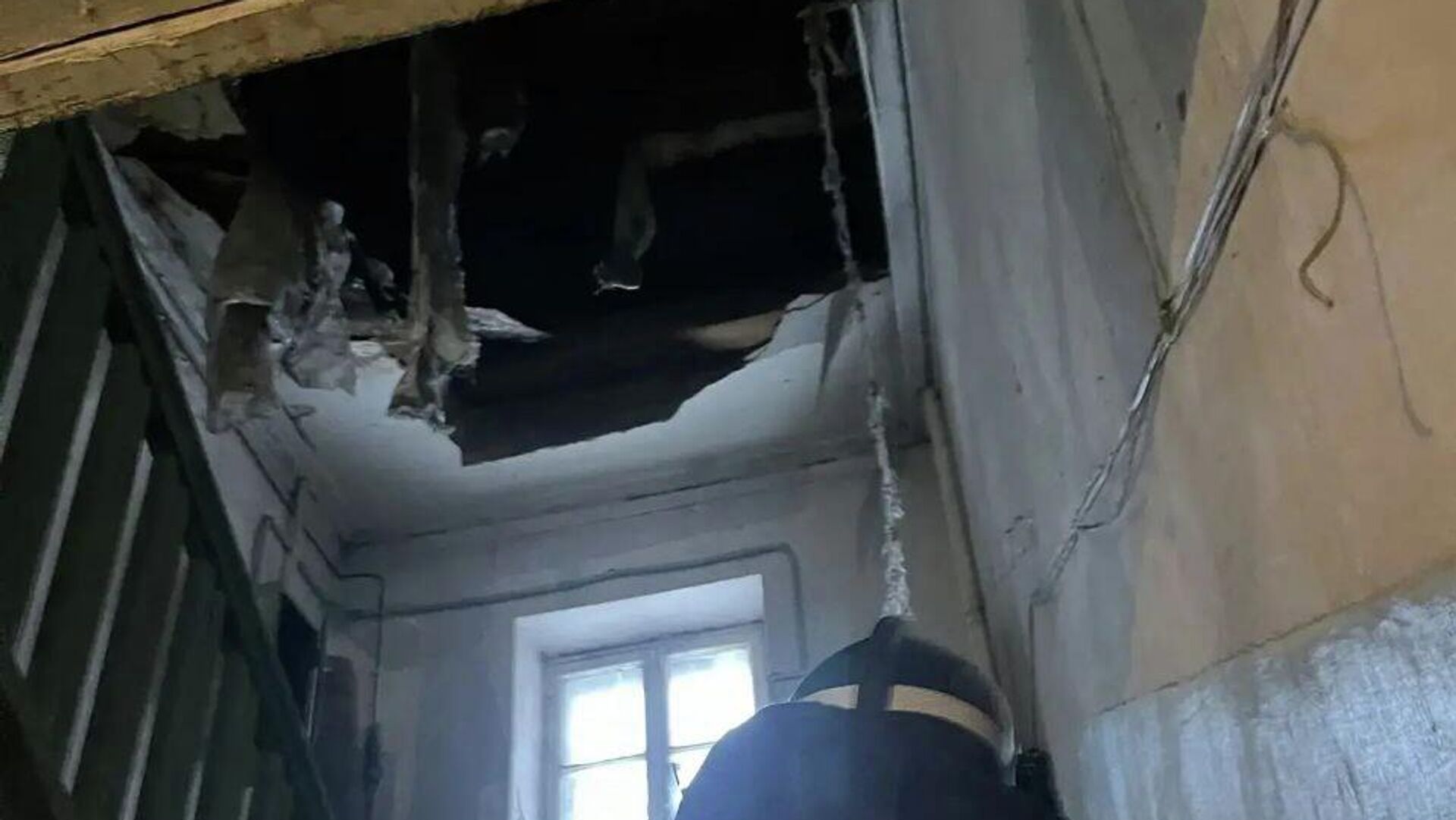 В подъезде аварийного дома в Ульяновске обрушился потолок 2071528459 0149960689 1920x0 80 0 0 4f3a68441887db47a21c2f4ef1813fa7